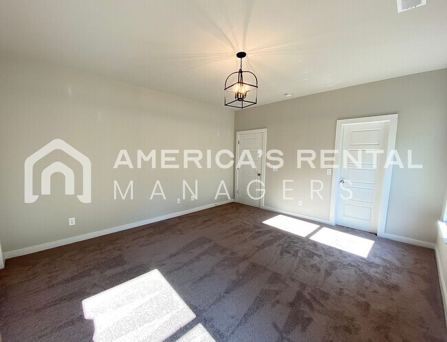 Building Photo - Spacious Home for Rent in Weaver AL... Ava...