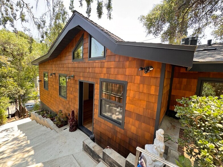 Primary Photo - 2111 Hyperion Ave