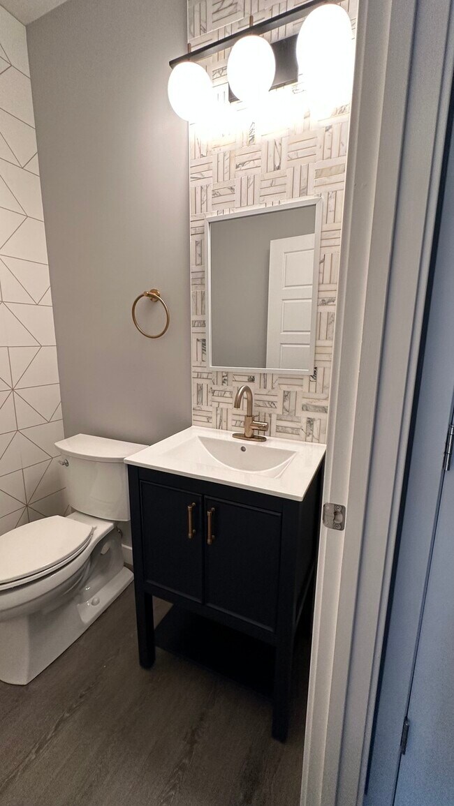 Building Photo - 3/2.5 Condo in Gated Complex