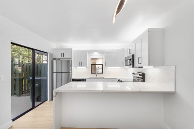 Building Photo - 2695 Albatross Rd N