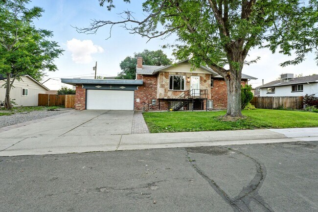 Building Photo - 5075-5085 Swadley St.-HM