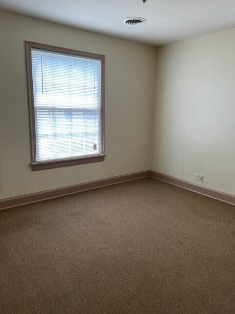 Building Photo - Berry Hill Commercial Property