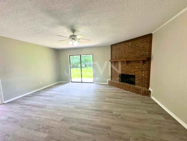 Building Photo - 9730 Trailwood Dr S