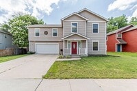 Building Photo - Spacious single family home
