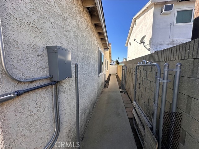 Building Photo - 23756 President Ave