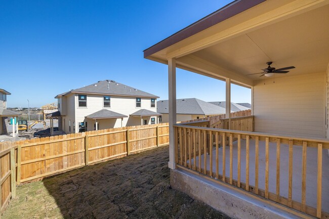 Building Photo - AVAILABLE NOW! GORGEOUS 3 BEDROOM DUPLEX L...