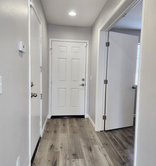Building Photo - Canyon Hills 2 Story, 4BD, 2.5BA Lake Elsi...