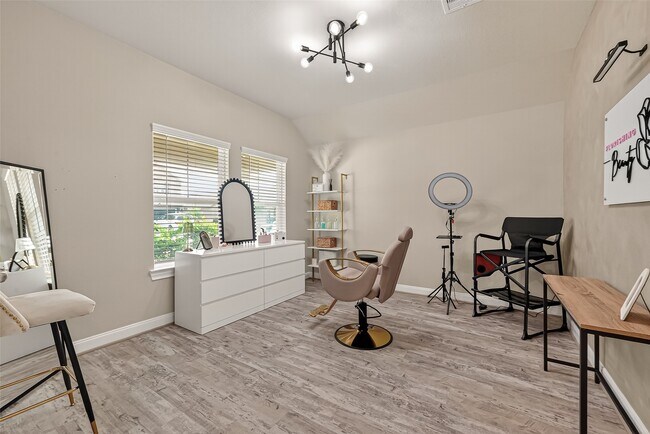 Building Photo - 20223 Sagebrush Hollow Dr