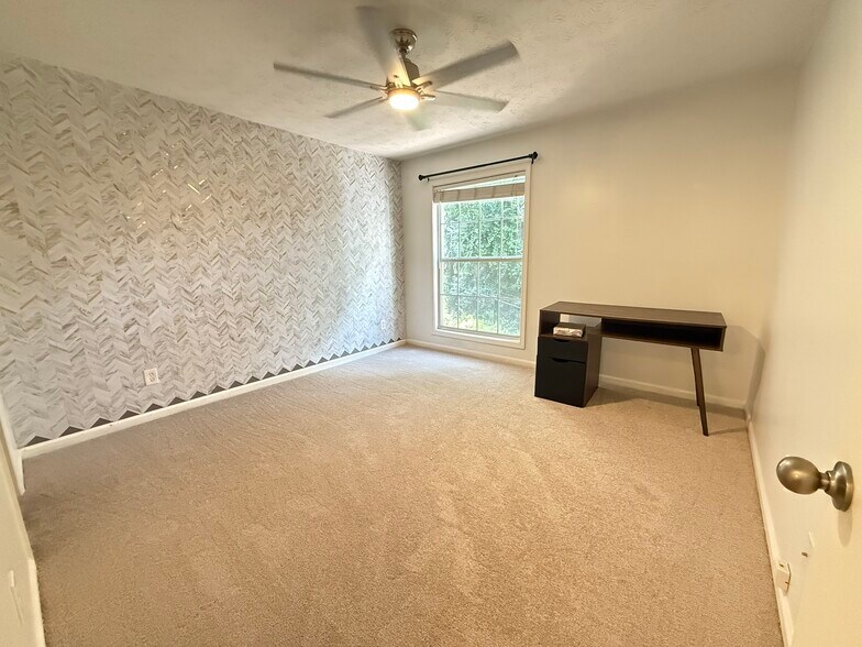 Building Photo - 3140 Seven Pines Ct