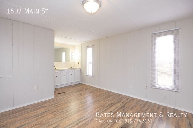 Building Photo - 1507 E Main St