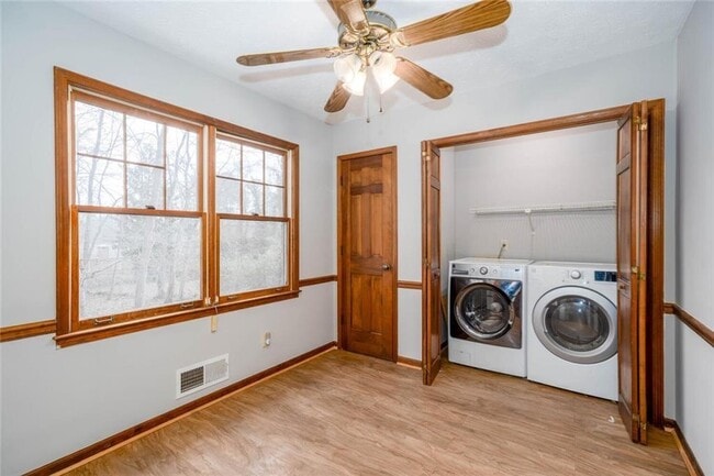 Building Photo - 1049 Seven Springs Cir NE