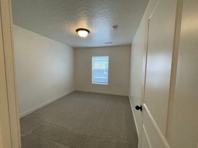 Building Photo - 4360 Hurstbourne Dr