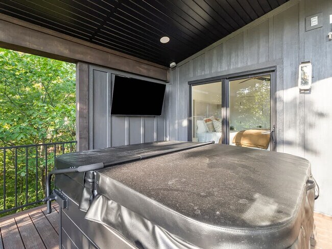 Building Photo - 2104 Almand Dr