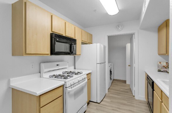 Building Photo - 950 Seven Hills Dr