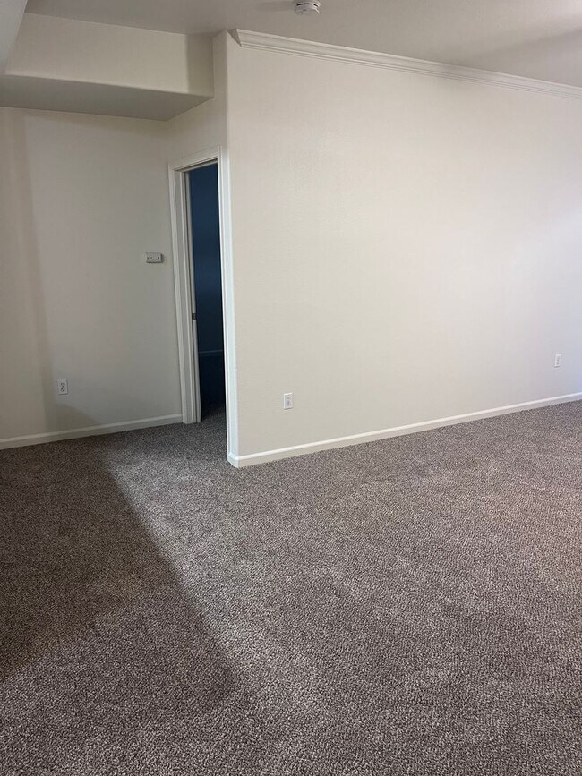 Building Photo - NICE CONDO AT THE RESERVES @ GALLERIA IN ROSEVILLE!!