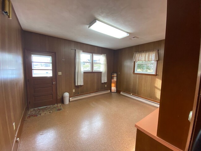 Building Photo - Welcome to this spacious 4-bedroom, 2.5-ba...