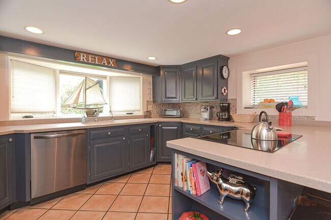 Building Photo - Granite Pier