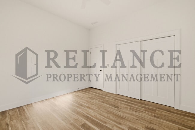 Building Photo - 737 Elmwood St