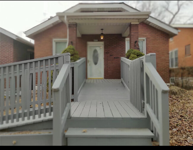 Front door - 4319 S 38th St