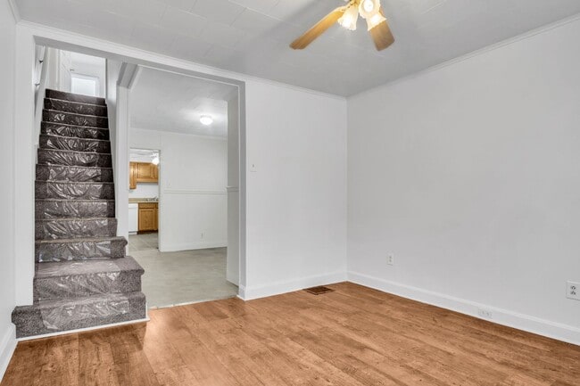 Building Photo - 2 bedroom 1 bathroom located in the heart of Carlisle