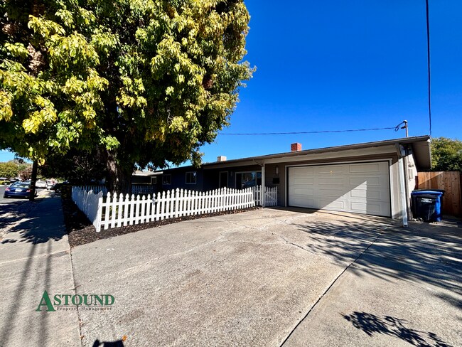 Building Photo - 2742 Broadmoor Ave