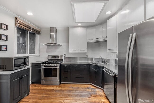 Building Photo - 112 Baden St