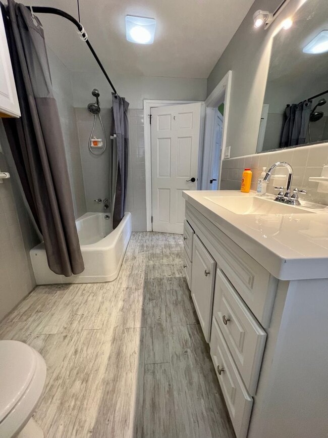 Building Photo - Gorgeous 5-Bedroom Single Family Home in Upper Darby! Available NOW!