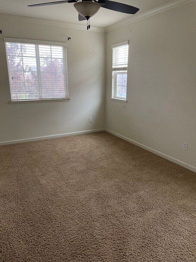 Building Photo - Beautiful 3 Bedroom Home in South Manteca – Prime Location!