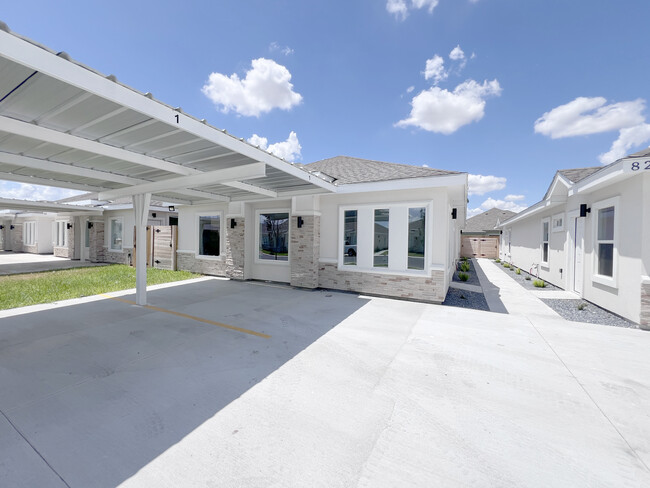 Building Photo - 913 N Woodson Ave