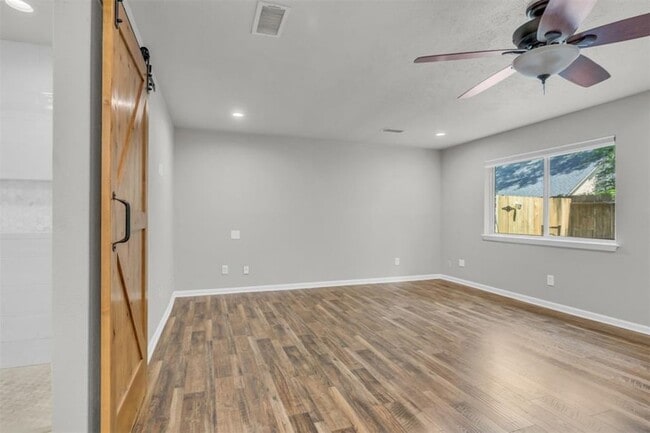 Building Photo - 25 Hornbill Ct