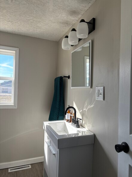 Bathroom - 640 Hanna Rd