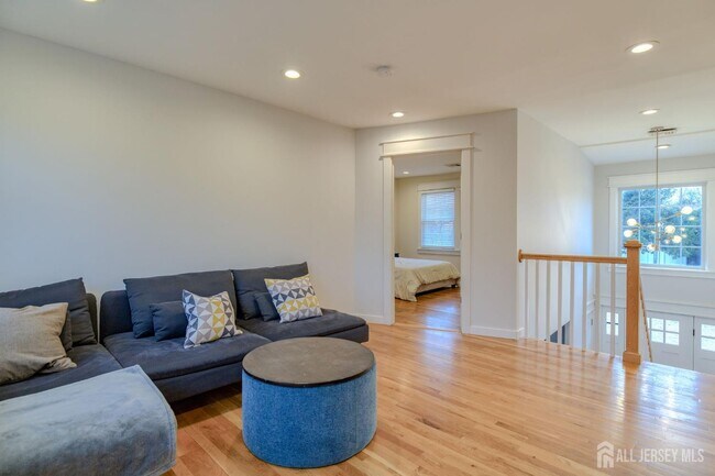 Building Photo - 30 Clara Dr