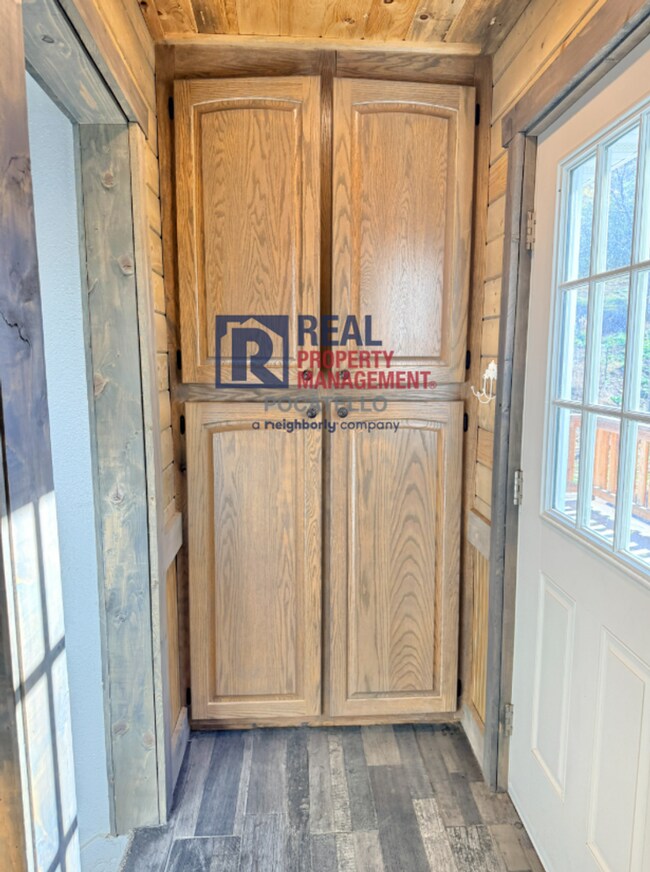 Building Photo - Beautiful 5 bed 2 bath country living - 5+...