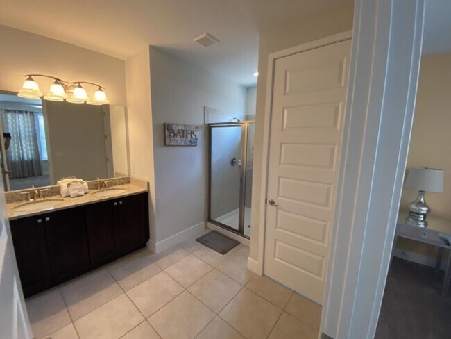 Building Photo - 350 Lasso Dr