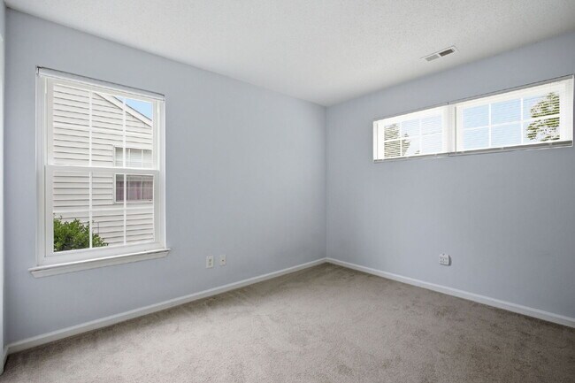 Building Photo - 3-Bedroom Home with Garage & Private Patio