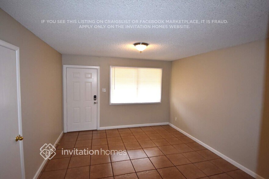 Building Photo - 8233 W Indianola Ave