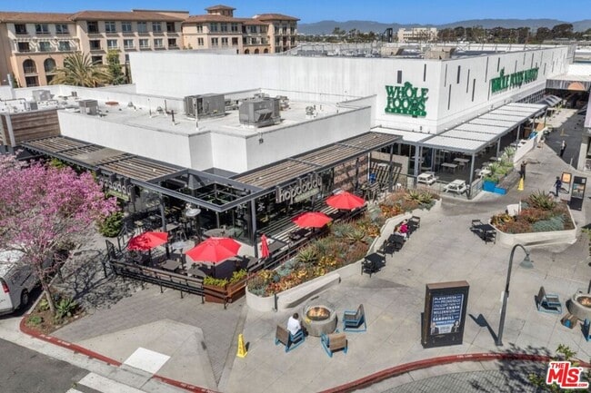 Building Photo - 12655 Bluff Creek Dr