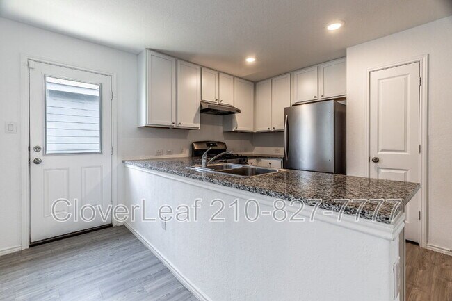 Building Photo - 2822 Millikan Dr