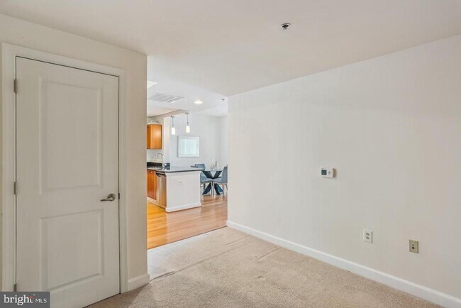 Building Photo - 5750 Bou Ave
