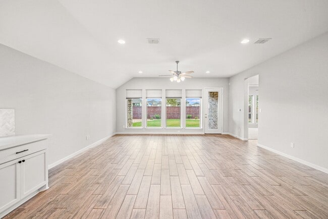 Building Photo - Beautiful 4 bed 3 bath Single Story Home i...