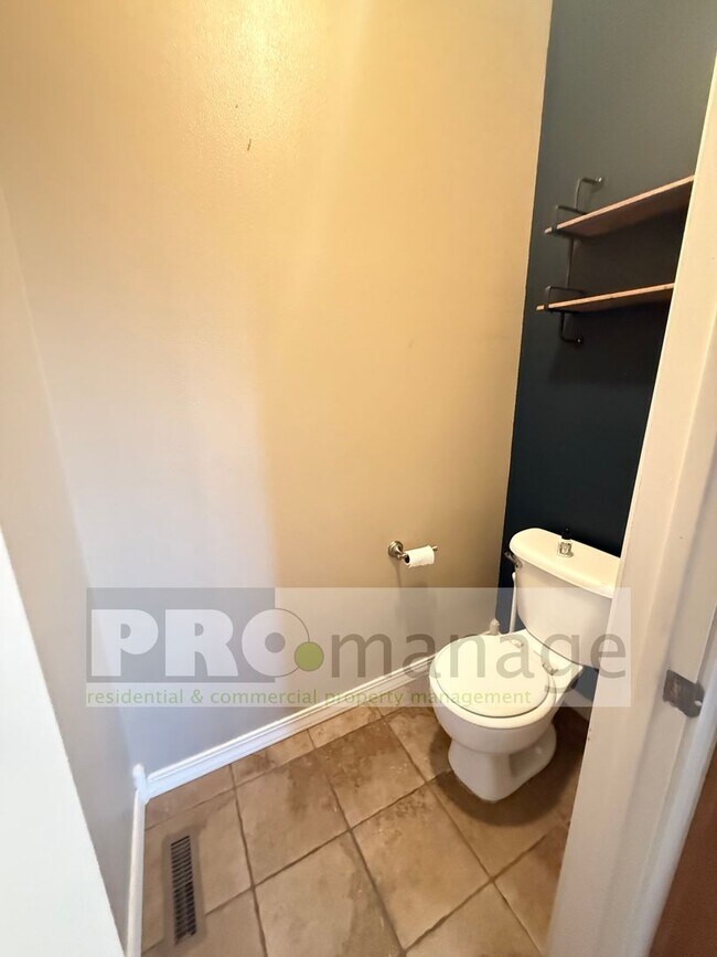 Building Photo - Spacious 4 Bedroom, 2 Bath – Country Livin...