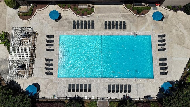 Building Photo - Reserve At Lakeshore