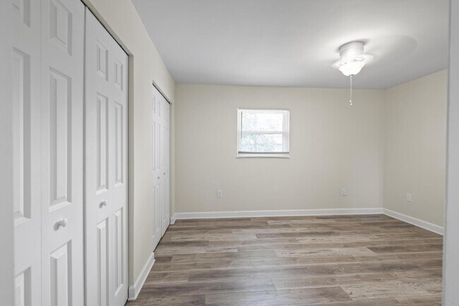 Building Photo - 11359 Bedford Oaks Dr