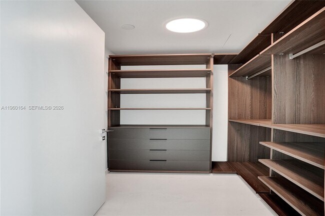 Building Photo - 300 Biscayne Blvd Way