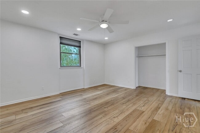 Building Photo - 1015 Mill Hill Rd