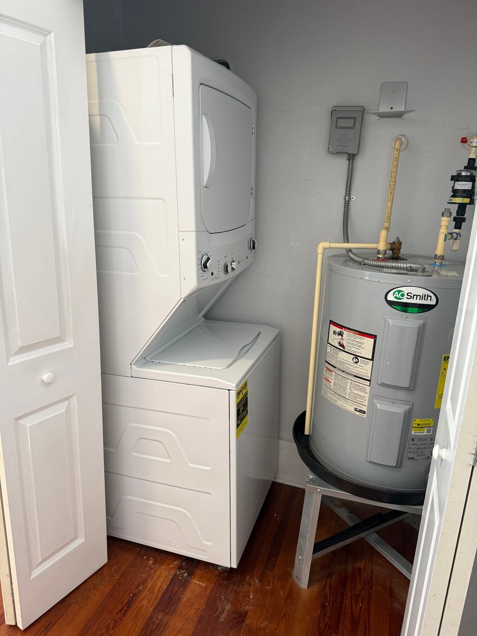 Building Photo - 1090 10th St N