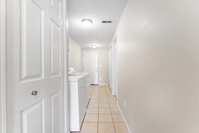 Building Photo - 45523 Revere Dr