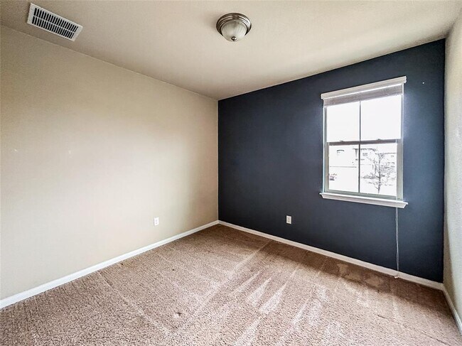 Building Photo - 2880 Donnell Dr