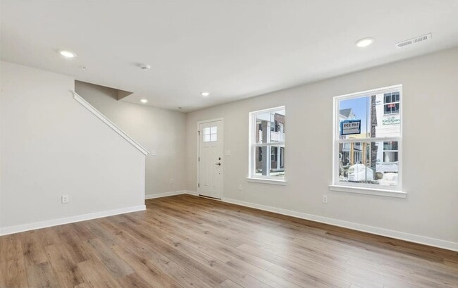 Building Photo - 7 Moran Pl