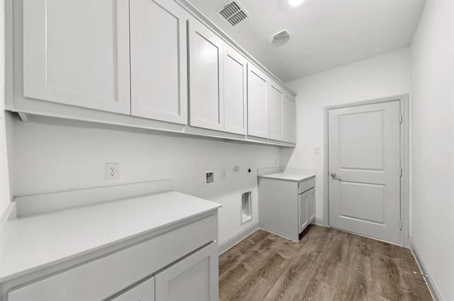 Building Photo - 560 Oak Crk Dr